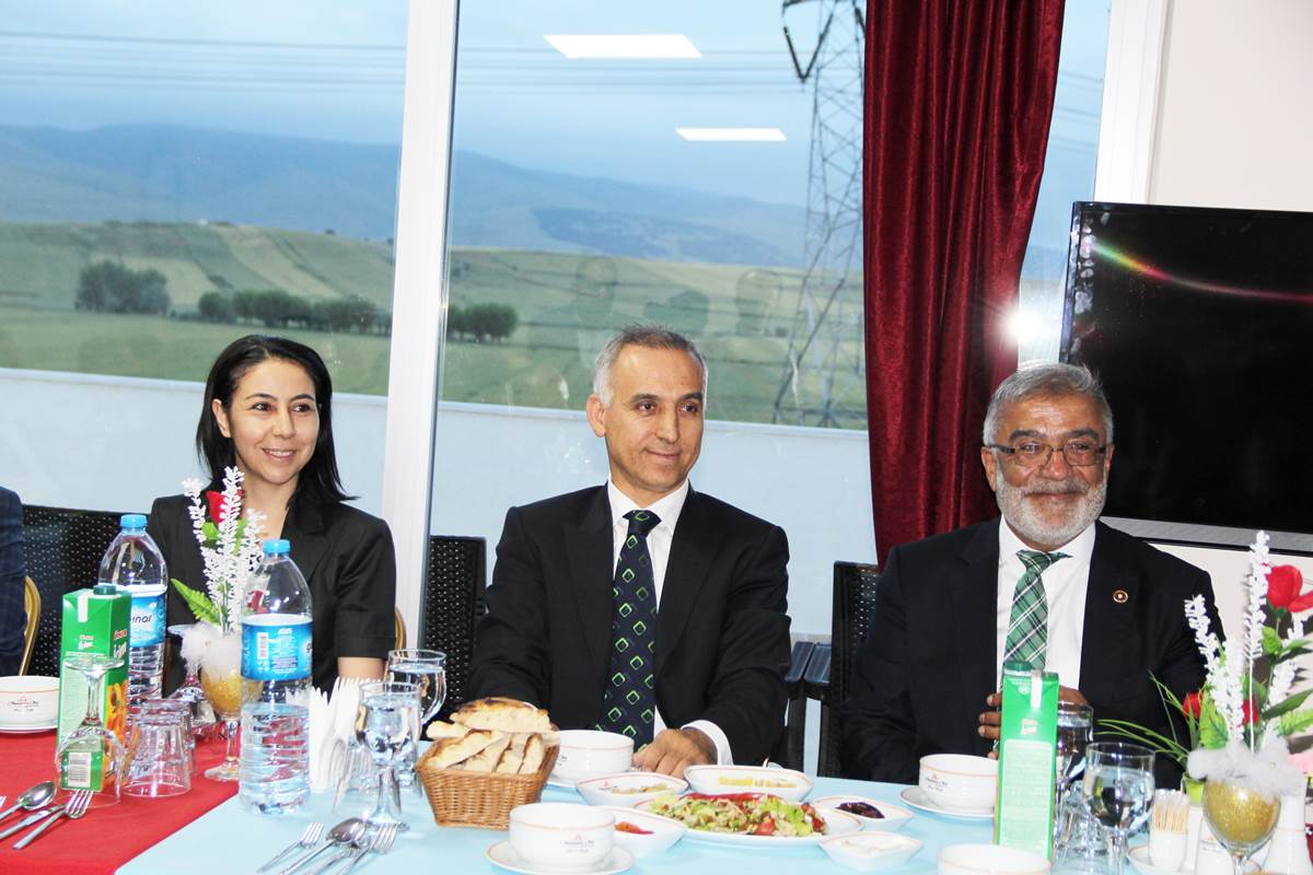 andinata-otel-iftar-daveti-icin-kapilarini-burokrasiye-ve-basin-mensuplarina-acti-1930