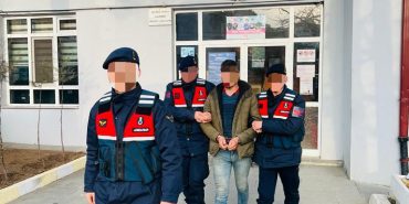 Aranması bulunan 2 şahıs yakalandı