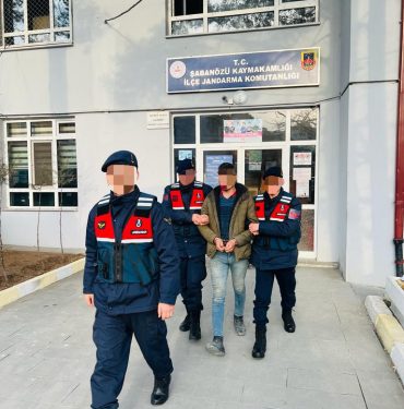 Aranması bulunan 2 şahıs yakalandı