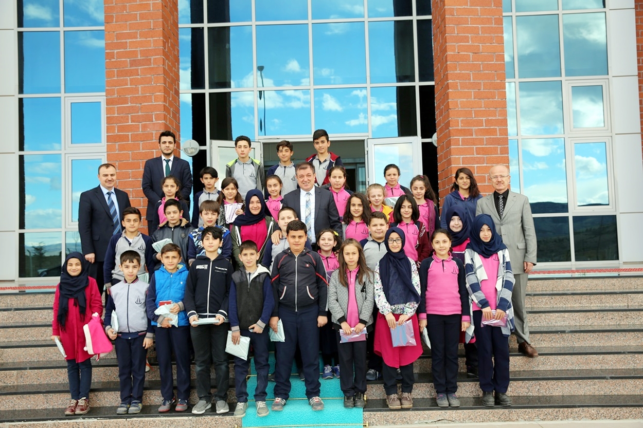 atilganlik-projesi-ogrencileri-rektor-ayranci-yi-ziyaret-etti-2782