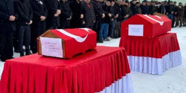 Baba ve oğlu toprağa verildi