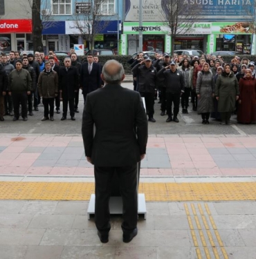 Belediye çalışanları, mesaiye İstiklal Marşı okuyarak başladı