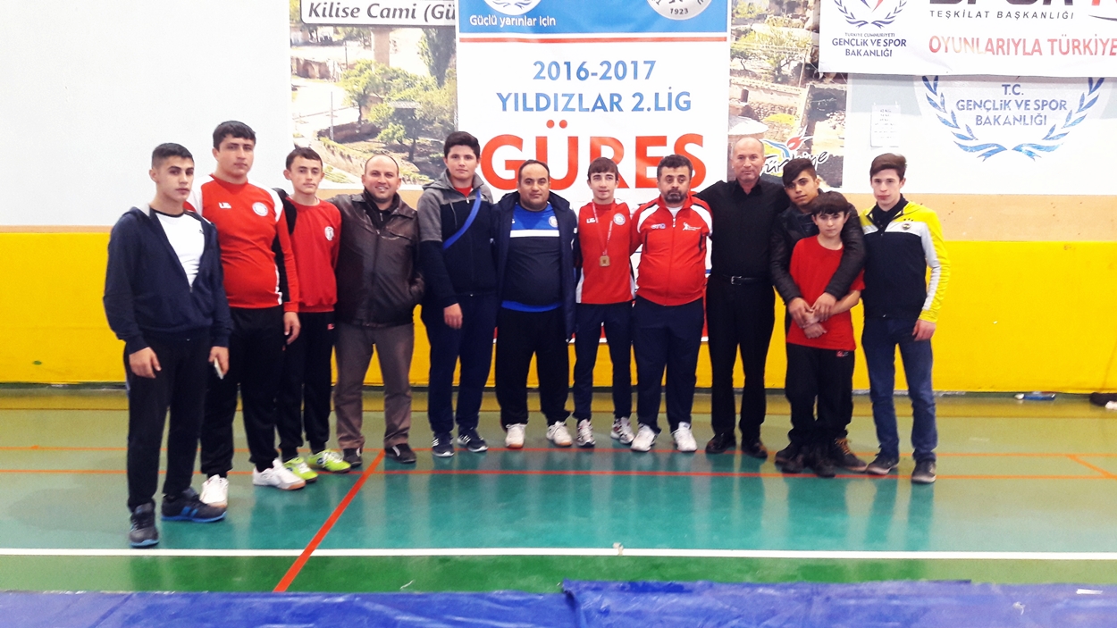 belediyenin-gurescisi-kazandigi-altin-madalyayi-sehitlerimize-adadi-8370