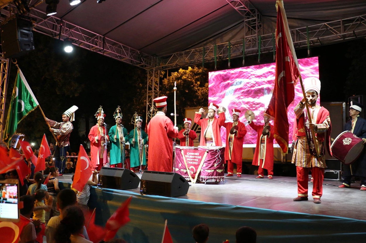 demokrasi-nobetinin-12-gununde-ecdad-ruhu-yeniden-yasatildi-9549