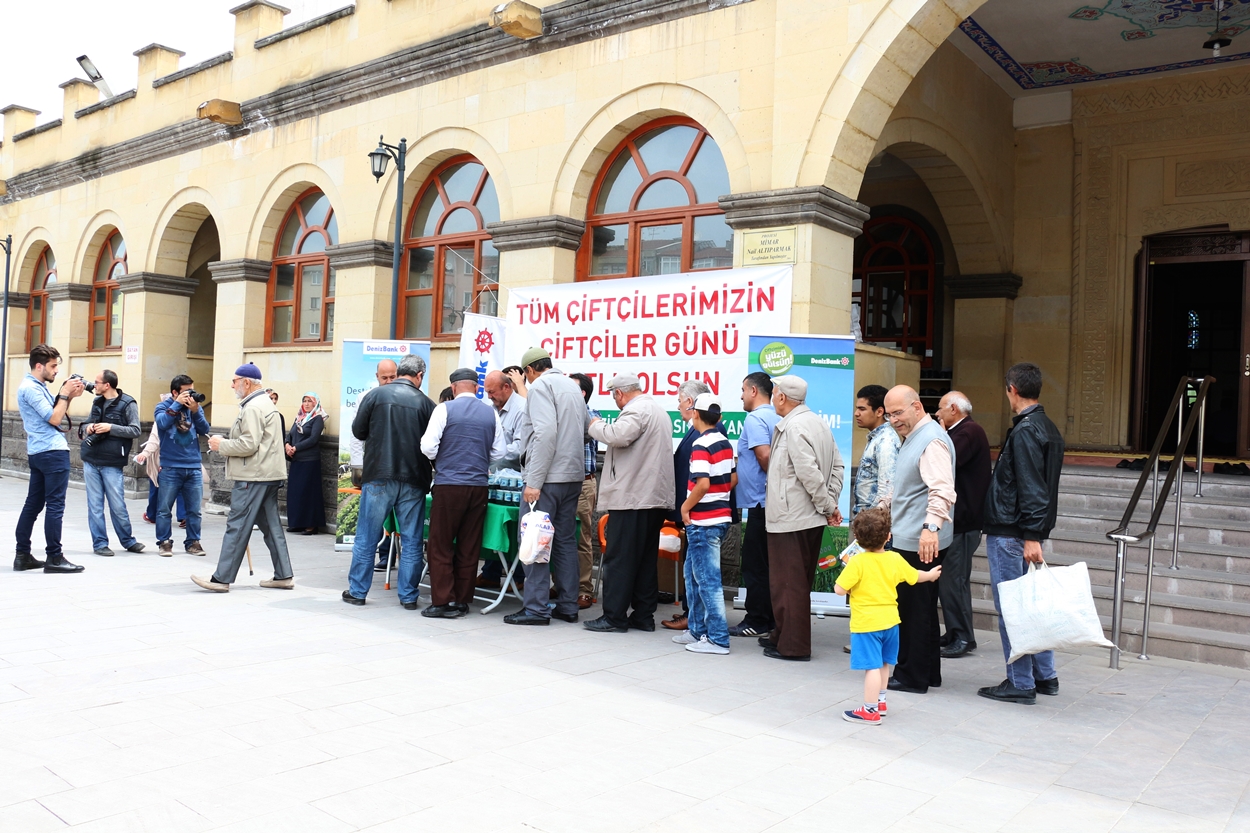 denizbank-cankiri-ziraat-odasi-ile-birlikte-ciftciler-gununu-kutladi-3184