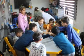 Depremzede çocuklar, çocuk akademisinde moral buluyor