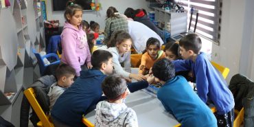 Depremzede çocuklar, çocuk akademisinde moral buluyor