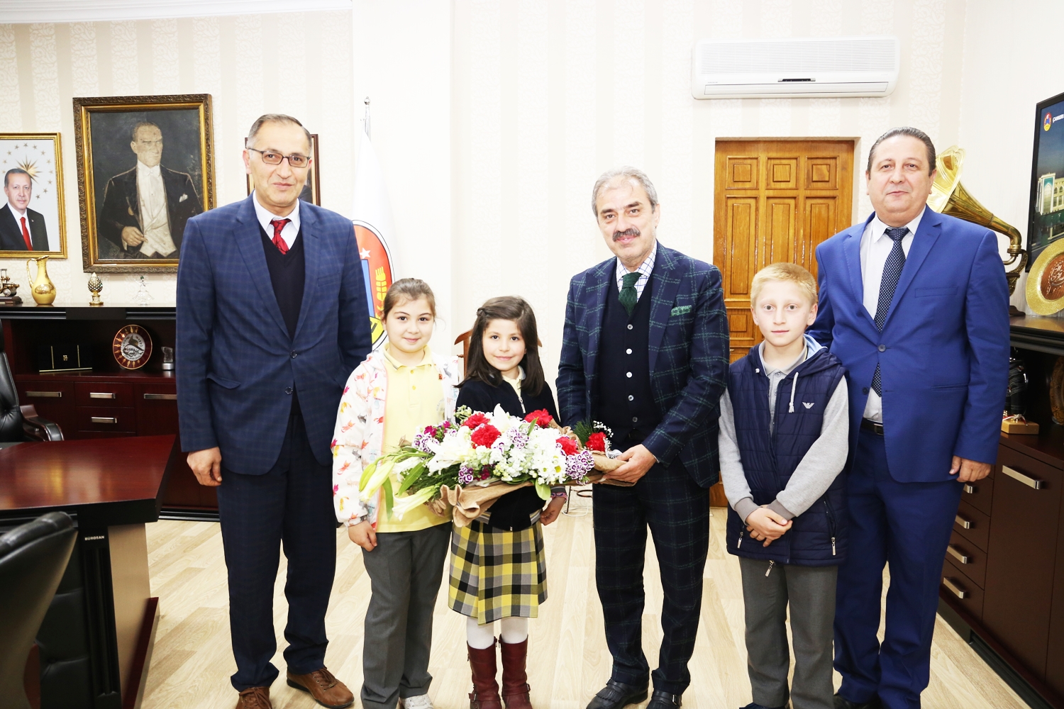 dinc-koltugunu-elif-zeynep-metin-e-birakti-9218