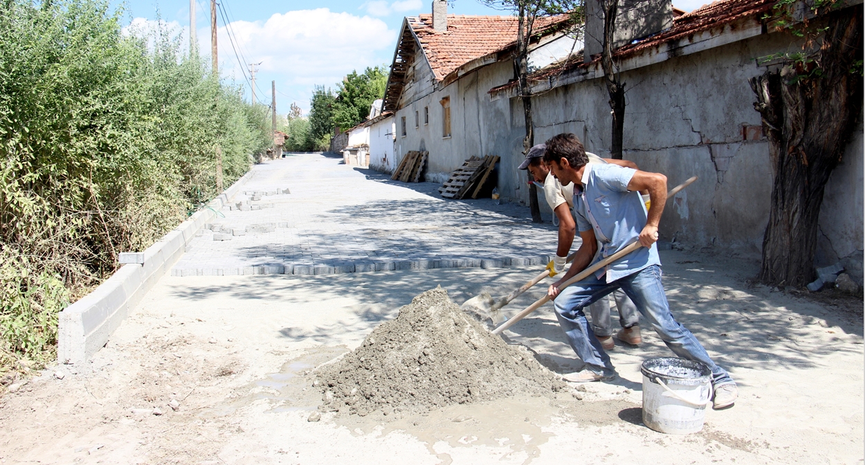 esentepe-nin-yollari-kilit-parke-ile-kaplaniyor-7123