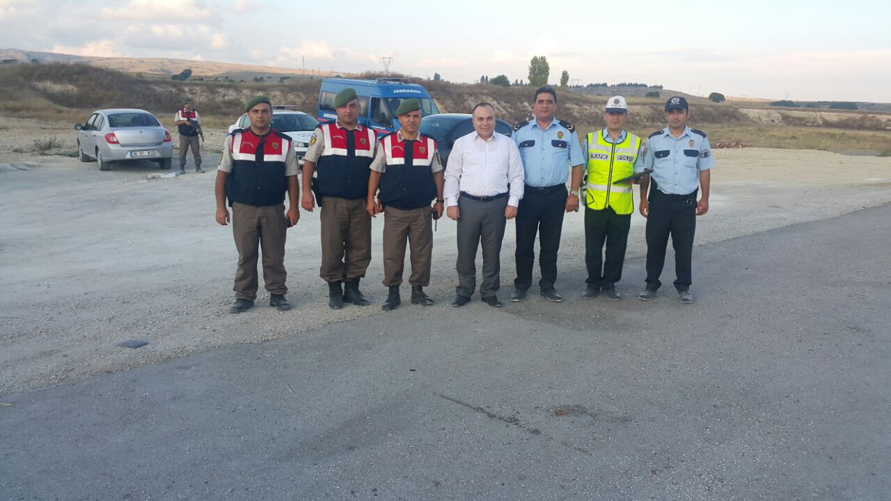 kaymakam-yol-kontrolu-yapti-3350