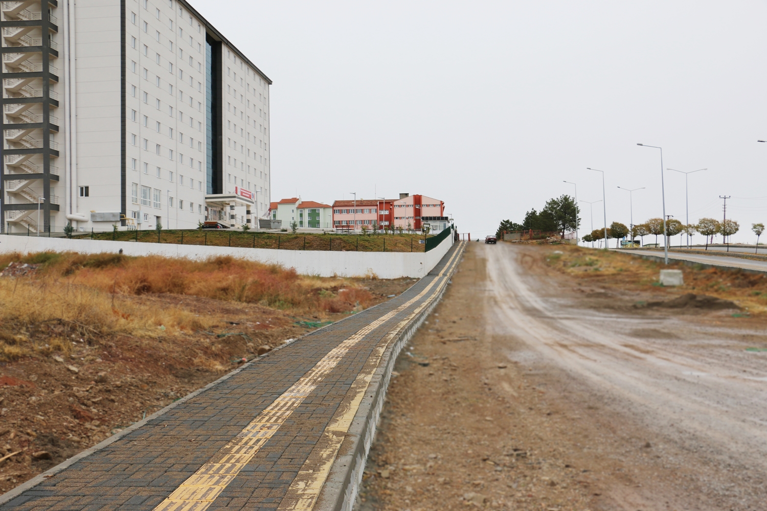 kyk-kiz-yurduna-yaya-kaldirimi-1404