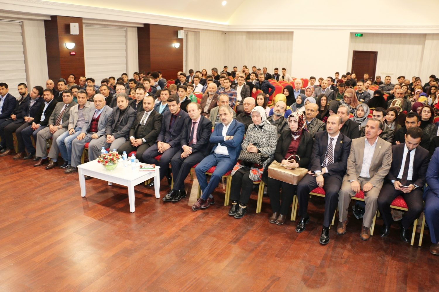 medeniyet-fikri-ve-egitim-tasavvuru-konulu-konferans-duzenlendi-983