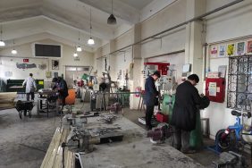 Meslek lisesinde üretilen sobalar deprem bölgesine gönderiliyor