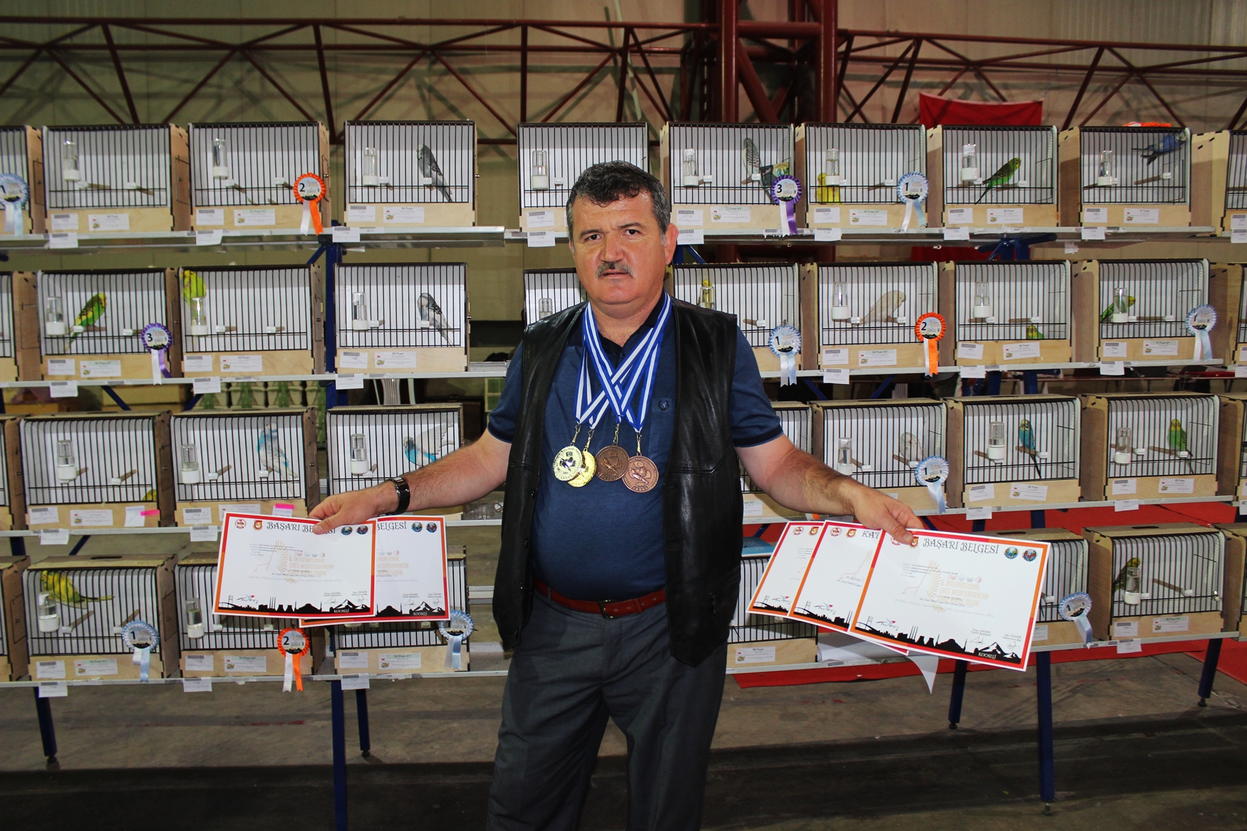 muhabbet-kusu-ureticisi-madalyalara-doymuyor-3599