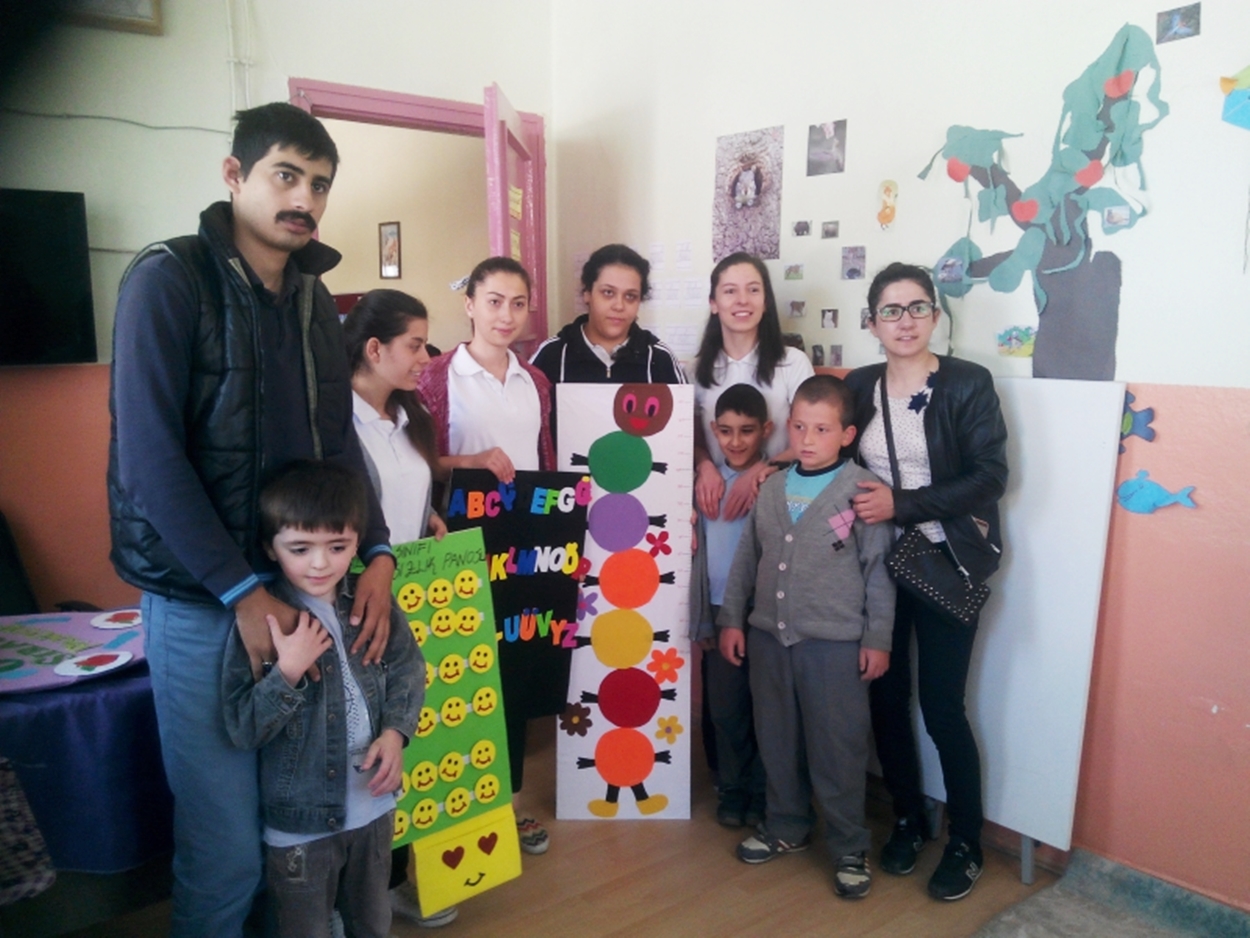 ogrencilerden-ogrenci-kardeslerine-hediye-5379