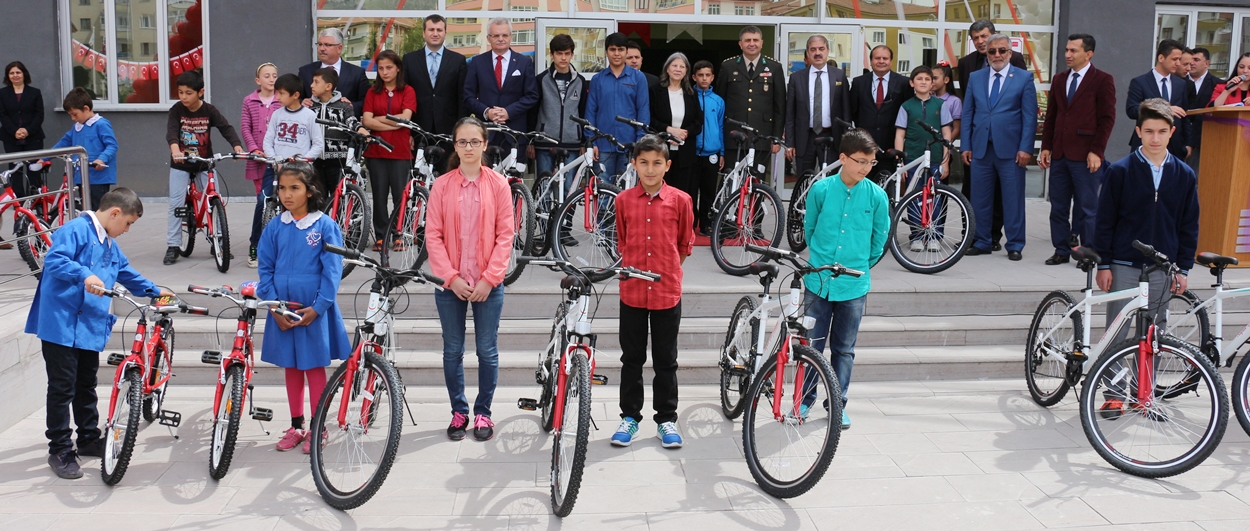 ogrencilere-bisiklet-dagitildi-5406