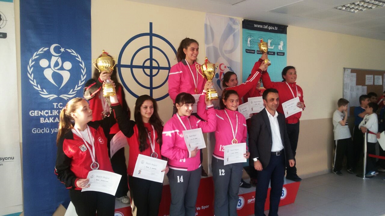 okullararasi-havali-tufek-yarismasinda-ismet-inonu-ortaokulu-ogrencileri-turkiye-sampiyonasina-katilacak-3933