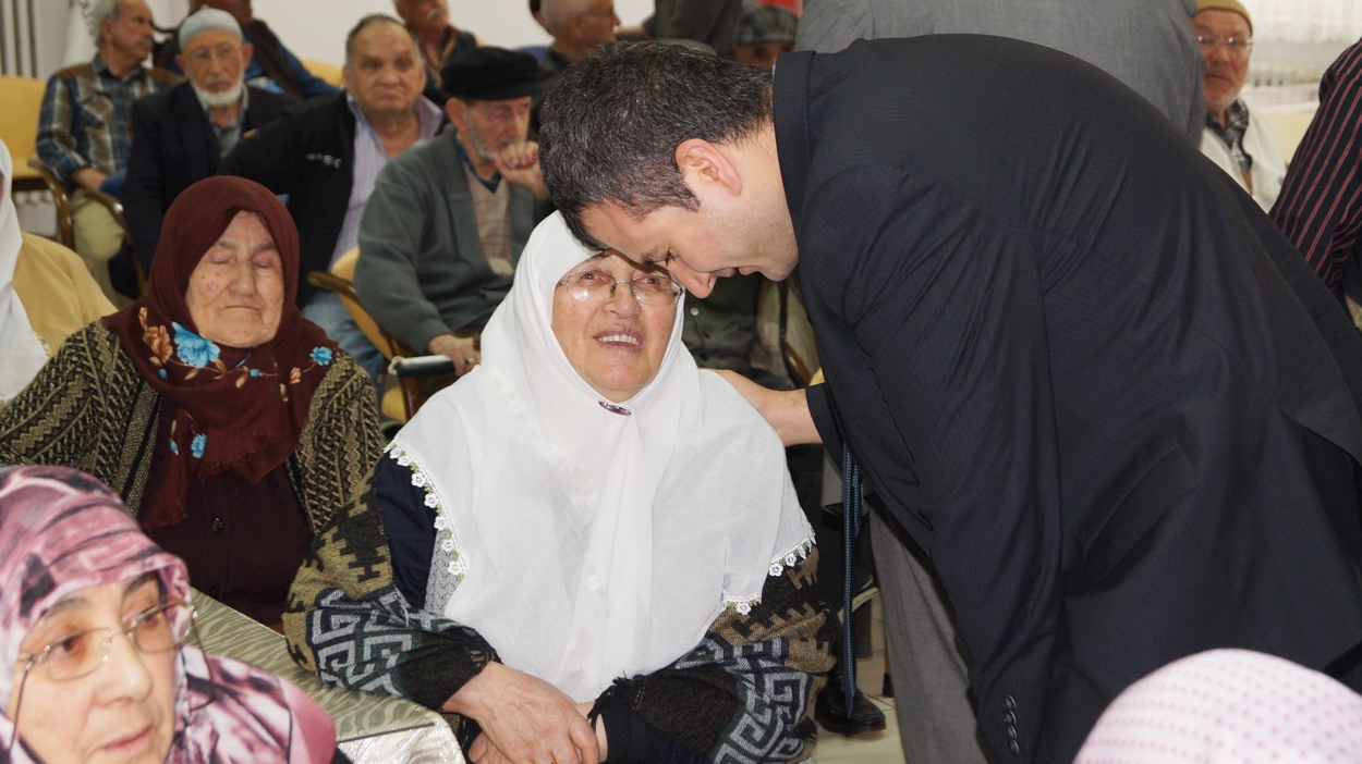 saglikcilardan-huzurevi-ziyareti-4770