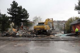 Şahinler çay bahçesi yıkıldı