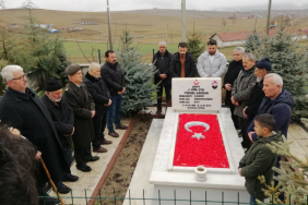 Şehit Kapdan, kabri başında dualarla anıldı