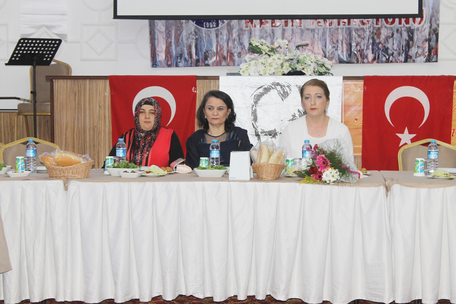 turk-egitim-sen-kadin-kollari-komisyonu-anneler-gunu-nu-kutladi-8755