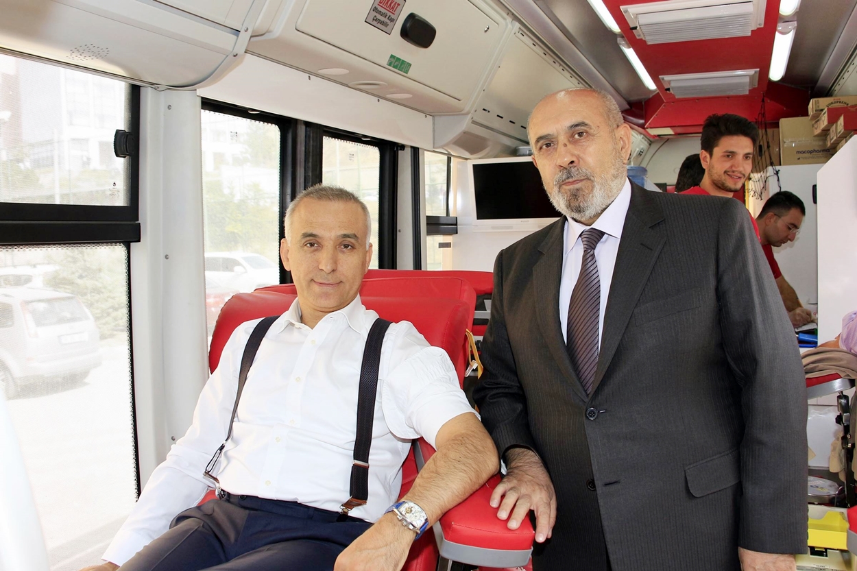 vali-kose-kan-bagisinda-bulundu-293