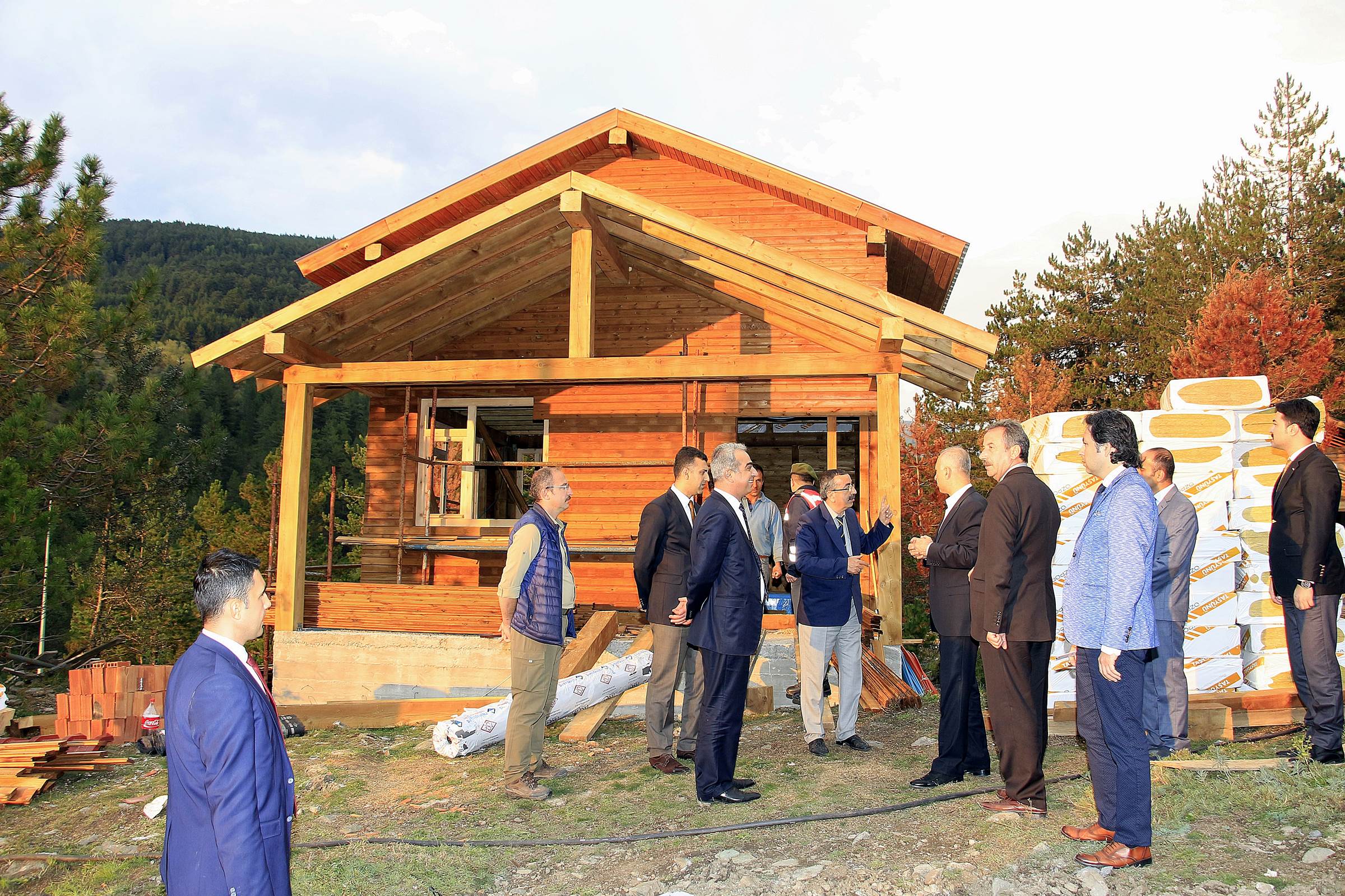 vali-mesut-kose-bungalovlarda-incelemelerde-bulundu-8646