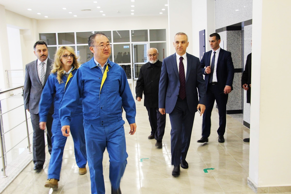 vali-mesut-kose-lastik-fabrikasinda-incelemelerde-bulundu-9713