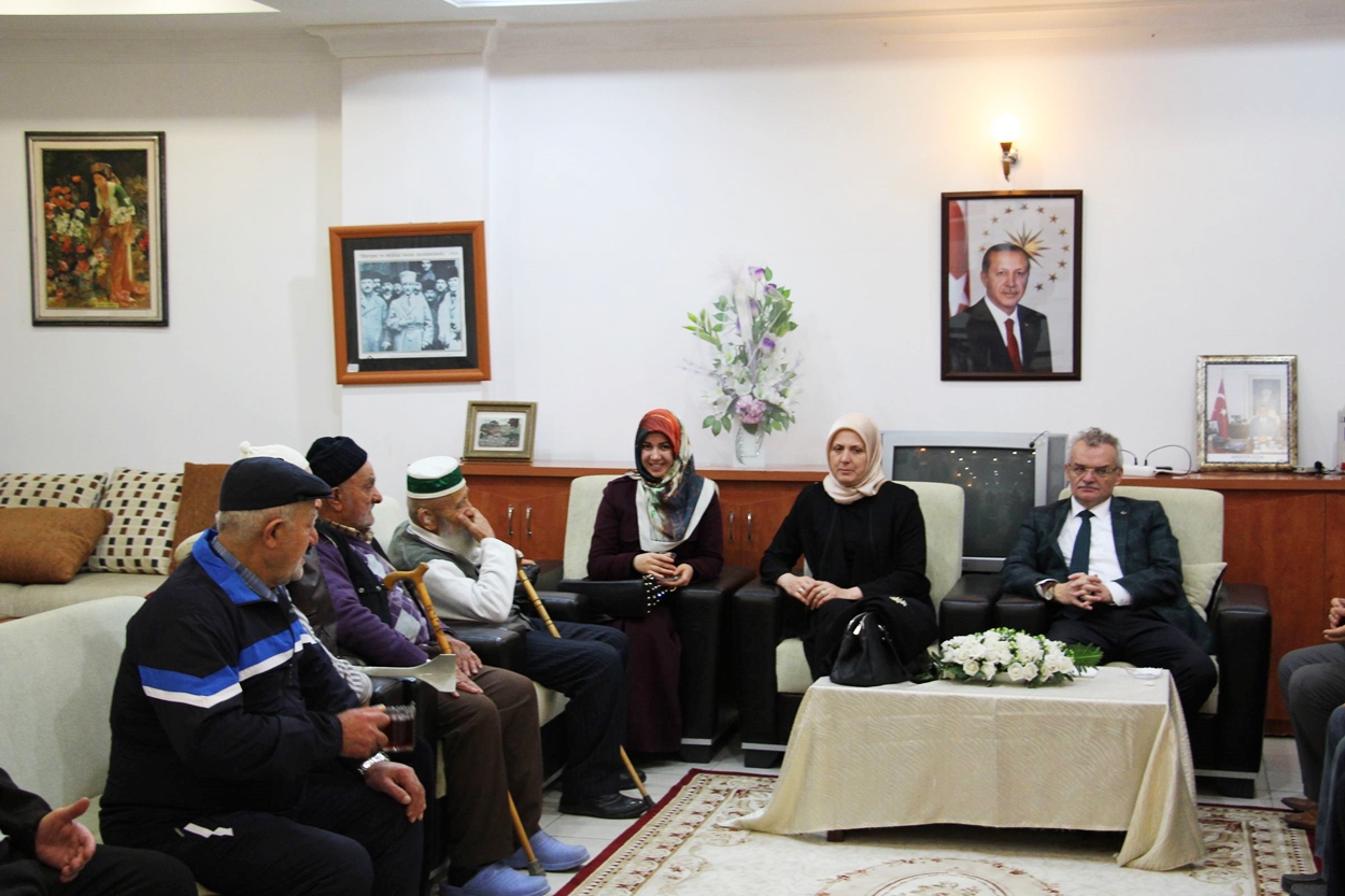 vali-ozcan-2015-yilinin-son-aksam-yemeginde-5845