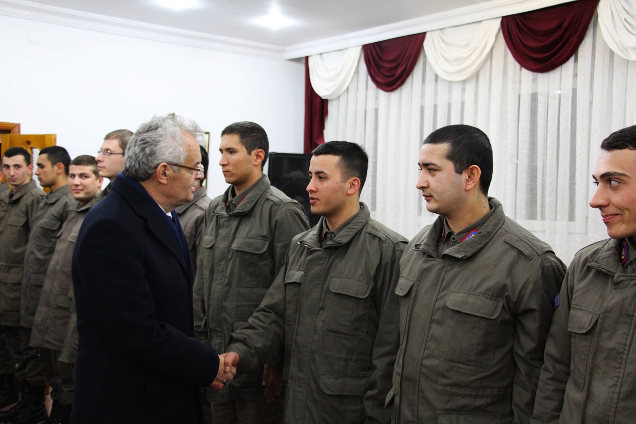 vali-ozcan-jandarma-personelinin-yeni-yilini-kutladi-4247