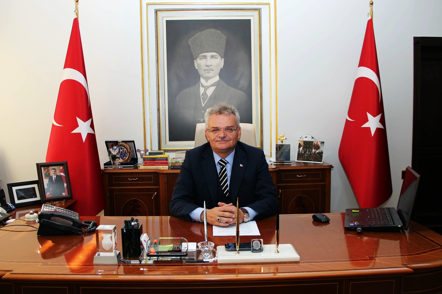 vali-ozcan-yaran-nasihati-nin-tum-insanliga-bir-yasam-felsefesi-olarak-ornek-olmasini-umuyorum-7332