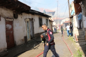 Yangında 1 ev hasar aldı