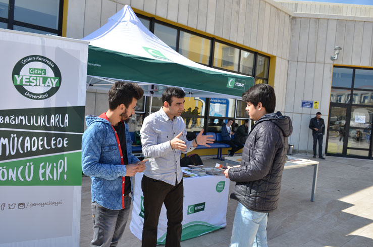 yesilay-haftasi-dolayisiyla-uluyazi-ya-stant-acildi-864